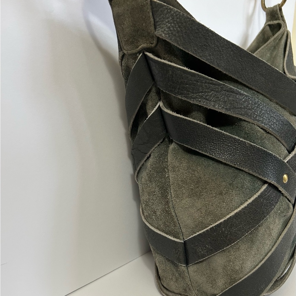 UO - Deena & Ozzy - Elegant Green Suede and Leather Boho Shoulder/Crossbody Bag - Picture 6 of 16
